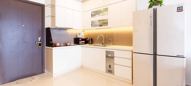 Luxurious & Modern 2Brs Apartment, Free Gym & Pool, 2.5km from airport in Ho Chi Minh