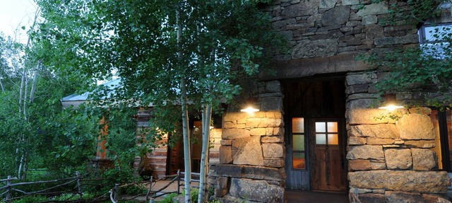 Luxurious Sourdough Canyon Lodge with Creek. 5 Star Rating. 5000+/- Sq Ft in Bozeman
