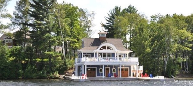 Luxury 3 Bedroom, 3 Bathroom Villa on Lake of Bays in Baysville