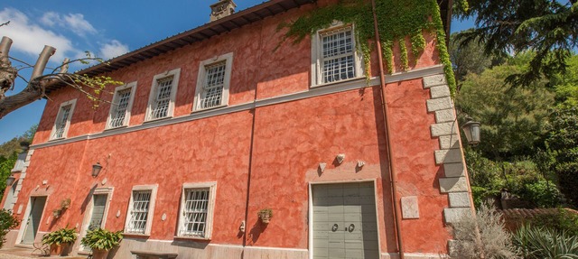 Luxury holiday villa rental 8km from Rome centre aircon/pool/bbq/garden/services in Roma