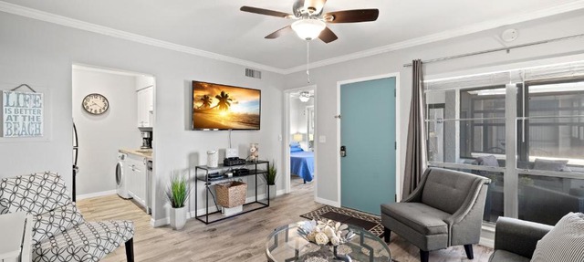 Madeira Beach Yacht Club 155B, 1 Bedroom, Sleeps 4, Heated Pool, Sauna, Pier in St Pete Beach