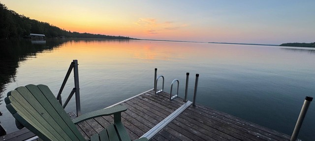 Manitoulin Island-Gorgeous Lakefront Cedar Cottage & Bunkie in Mindemoya