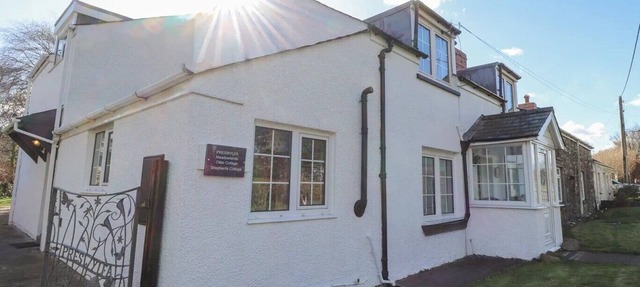 MEADOWLANDS, family friendly, with open fire in Dinas Cross in Newport