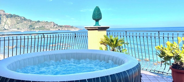 Miriam Sea Front Apartment with SPA in Giardini Naxos