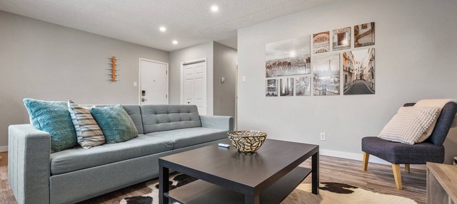 Modern and Spacious 2 Bedroom Retreat Near DT & Airport; Fully Renovated in Calgary