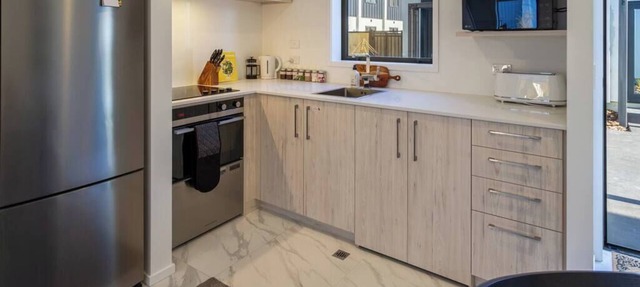 Modern Chic Retreat 2 Bed, 2 Bath: Riccarton in Christchurch