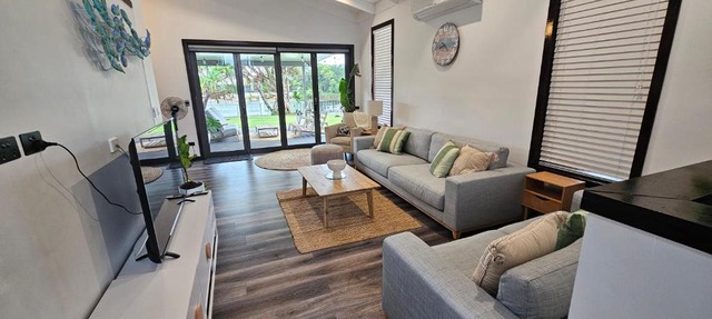 MOOLOOLABA CANAL HOME - Modern 4Bedroom with Spa, Sauna and Private Pontoon - NEW proprietor 2024 in Mooloolaba
