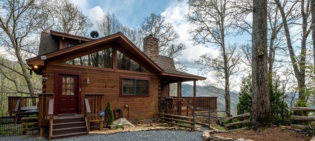 MoonShadow Lakeview Cabin-3 Story Nantahala Lake in Topton