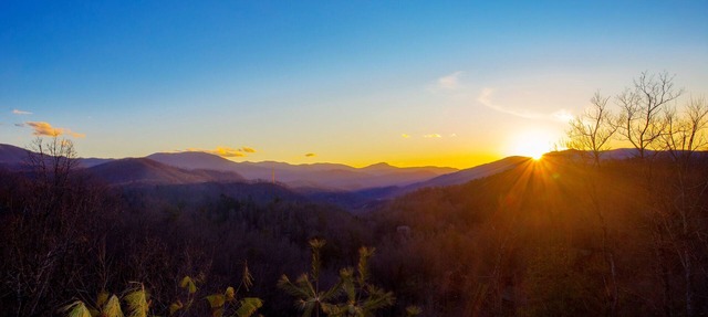 Mountain Views-Near Downtown- 2 Hot Tubs in Gatlinburg