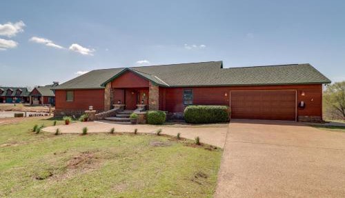 Mountain Views + Shared Pool: Ozarks Family Home in Clinton