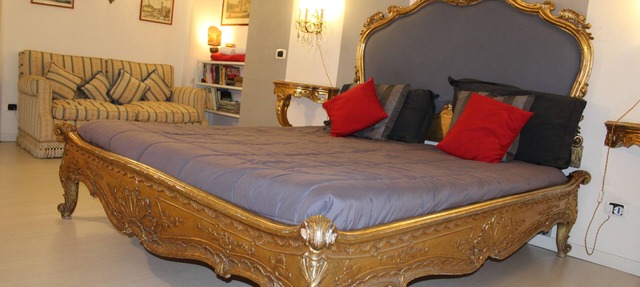 Naples city of the Sun and the Sea and 2500 years of history awaits you in Napoli