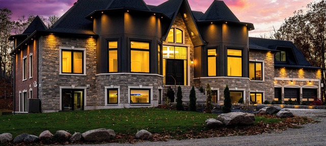 *NEW* Breathtaking Estate in Tiny | Hot tub | Pool | Sleeps 22+ | Beach Nearby in Tiny