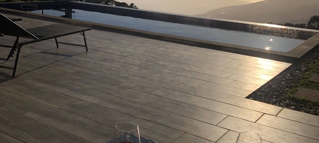 New construction above the rooftops of Calheta, absolute privacy, heated pool. in Arco da Calheta