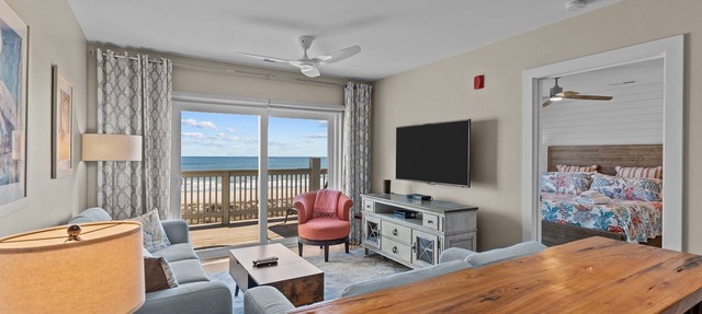 NEW CONSTRUCTION-Pool-Top Floor Luxury Oceanfront Condo-KeylessCheckin-RR Host in Carolina Beach