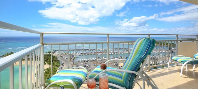 Panoramic Ocean Views Remodel - FREE Parking/Wi-Fi, AC, Washlet, Sleeps 6 in Honolulu