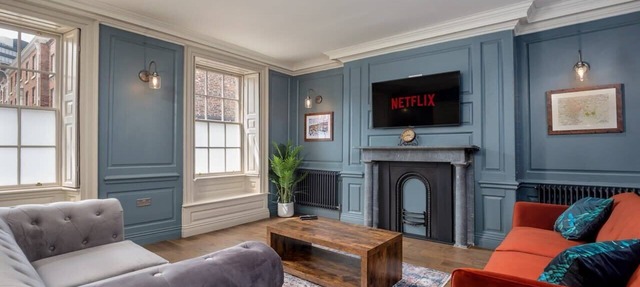 Paradise Square Remodelled 18th Century Apt 1 in Sheffield