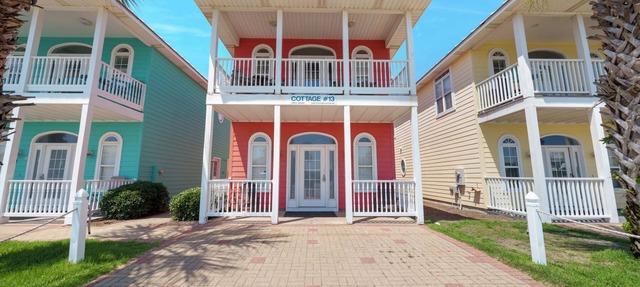 Pier Park only 50 Steps to the beach! Pet friendly. Ocean View. in Panama City Beach