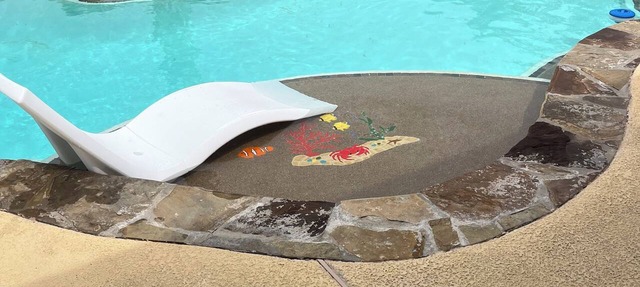 Poolside Bliss/fenced yard/water views/golf/pickleball/pets/tennis/sun & fun in Laguna Vista