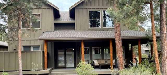Private Retreat at River Wild in Mt Bachelor Village, Private HotTub, A/C, WiFi in Bend