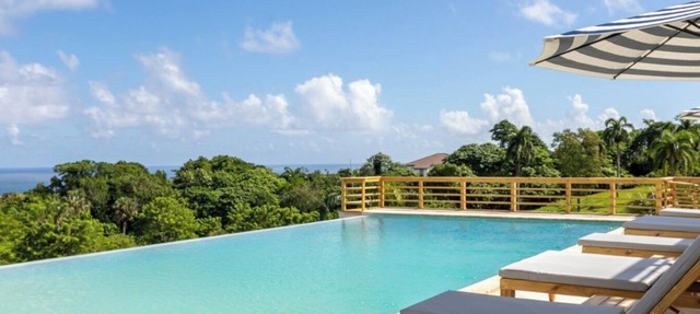 Private Villa/Infinity Pool/26 guests/14 King Size Beds/8 bedrooms/8.5 baths in Cabrera