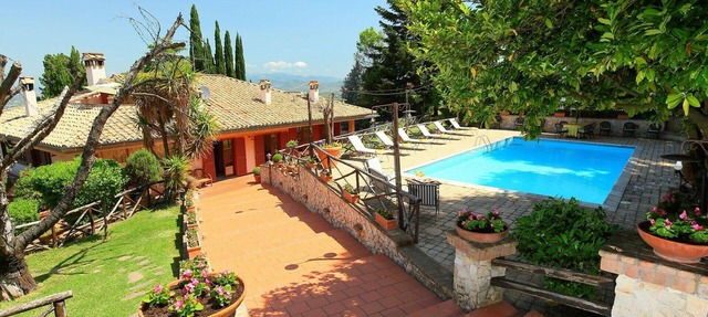Private Villa with hot tub, A/C, WIFI, private pool, TV, patio, pets allowed, panoramic view in Monte Compatri