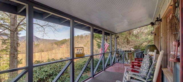 Quiet Secluded, Mountain view Cabin w/4 Private Falls & Trails! in otto