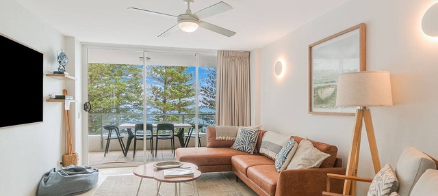 Rainbow Pacific Unit 20- Lovely Beachfront unit in Rainbow Bay Coolangatta with Wi-Fi Included in Coolangatta