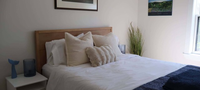 Raspberry Point Suite | Coastal Escape with Ocean Views & Kitchenette - Sleeps 4 in Victoria