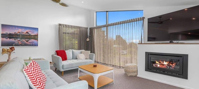 Redwoods Getaway - 100m to the Trails, Sleeps 7 in Rotorua