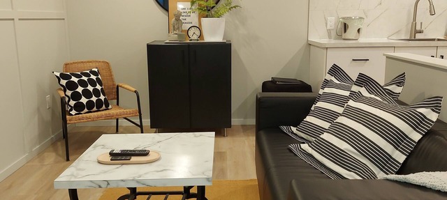 Relax on 4th! 2 yrs old, like new, meticulously clean suite in perfect location! in Saskatoon