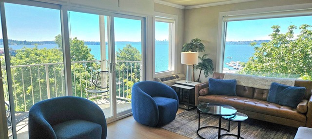Relaxing View and Walking Distance to downtown Kirkland! Easy freeway access. in Kirkland