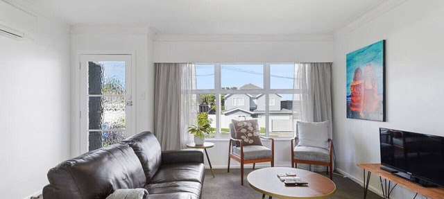 Renovated Takapuna 2BR Apt | Parking & Skytower in Auckland North Shore