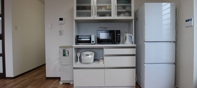 Rent a whole house use it as a base for touring I/Shima Mie in Shima