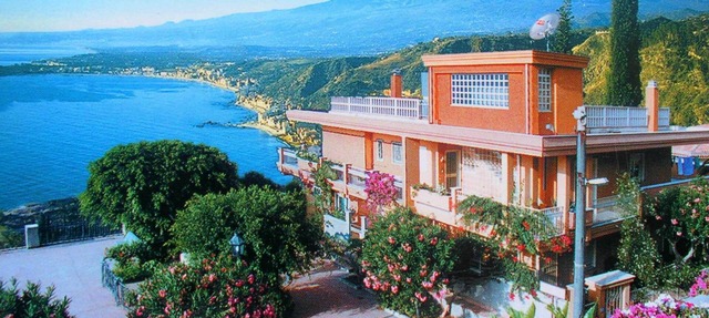 Residence Schuler Apartment "The Penthouse" with sea and Mount Etna view in Taormina