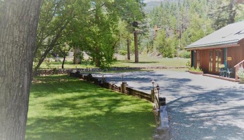 River Hideout: One Bedroom Duplex Cottage ON THE RIVER! in Ruidoso