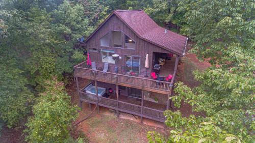 ROMANTIC TIP TOP hideaway, ONE NIGHT stays available , HELEN WATER TUBING 10 MIN DRIVE in Stovall Mill