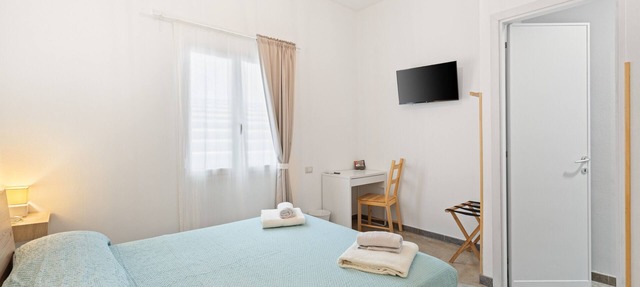 Room '40°Parallelo - Standard 3' with Shared Garden, Wi-Fi and Air Conditioning in Riola Sardo