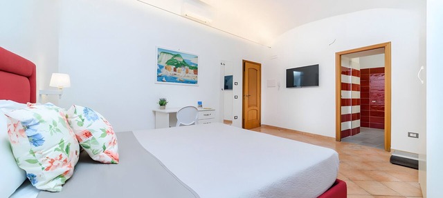 Room 'Sorrento Luxury' with Wi-Fi and Air Conditioning in Meta