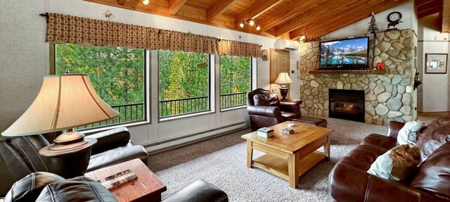 Rustic Cabin with Modern Comforts! in Cascade