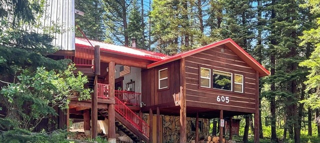 Rustic Log Cabin Retreat Near Lake Cascade in Cascade