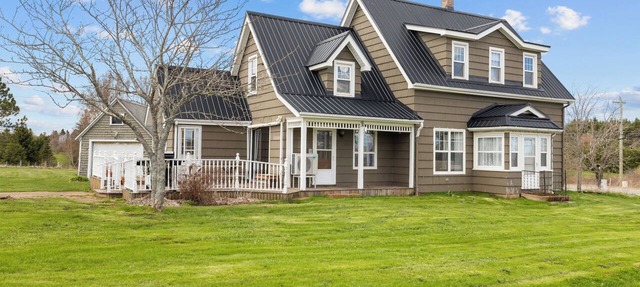Rustico Hillside Vacation Home in North Rustico
