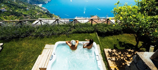 Sea View Villa in Ravello with lemon pergola, gardens & jacuzzi -ideal for elope in Ravello