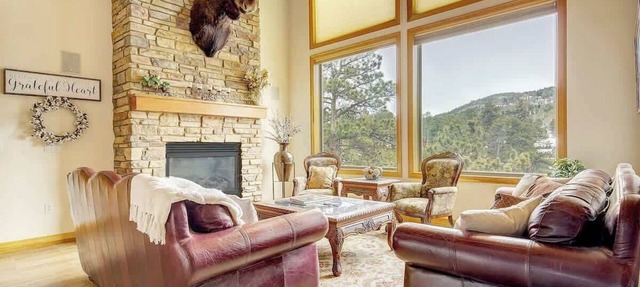 Secluded and Spacious Mountain Getaway - 30-Day in Morrison