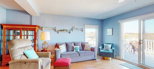 Second-floor condo with gorgeous ocean view - walk to town, beach & lighthouse in Ogunquit