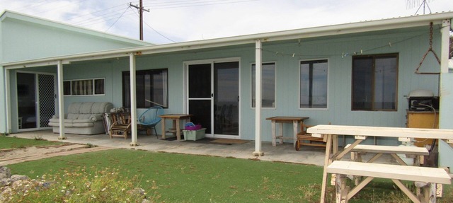 Sibly's ~ Absolute beachfront shack *OFF PEAK SPECIALS* in Point Turton