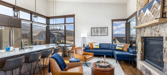 Sky Aspen Chalet. 3 BR, 3 Bath Single Fam- Amenities! Views! in Silverthorne