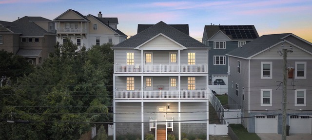 Spacious Bayfront Retreat in Norfolk