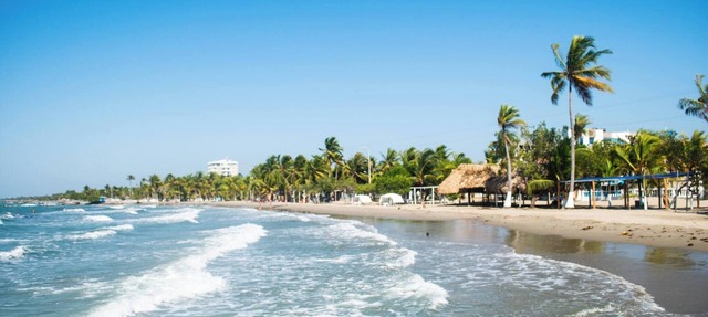 Spacious Coveñas Cabin 4 Bedrooms, close to beach, Pet-Friendly in Coveñas