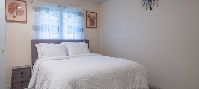 Spacious & Cozy ~ Mins to Downtown in Springfield