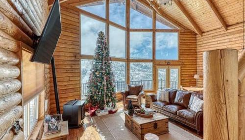 Spectacular Chalet overlooking the ski slopes in Brian Head